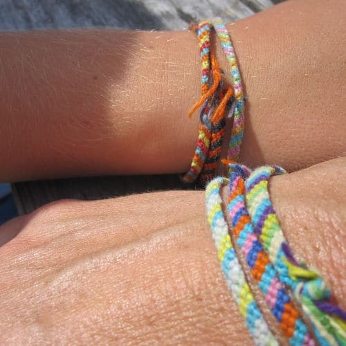 make friendship bracelets